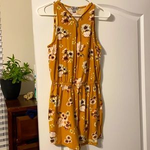 Sleeveless shorts romper